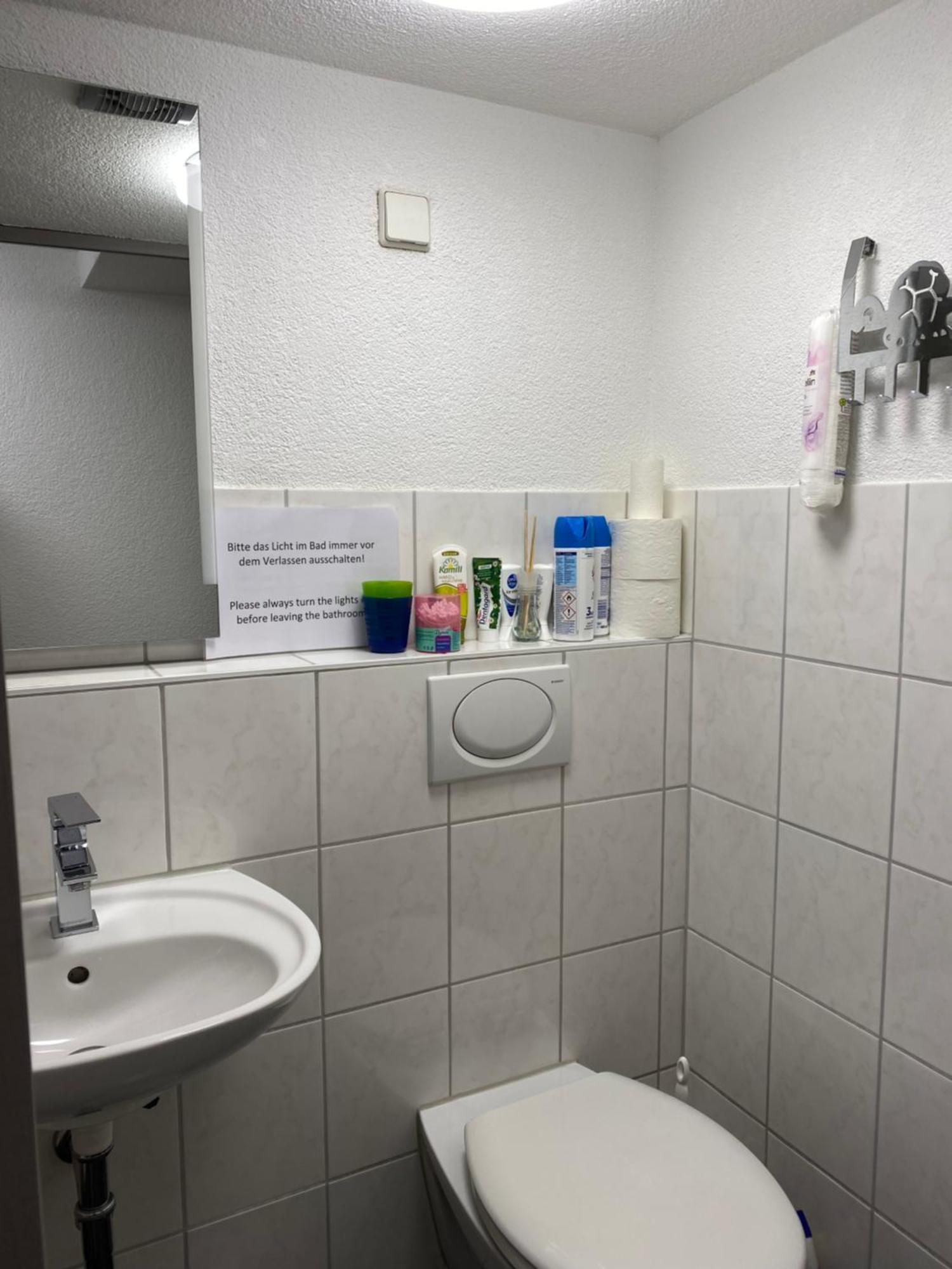 Guenstiges Privatzimmer لاروش المظهر الخارجي الصورة