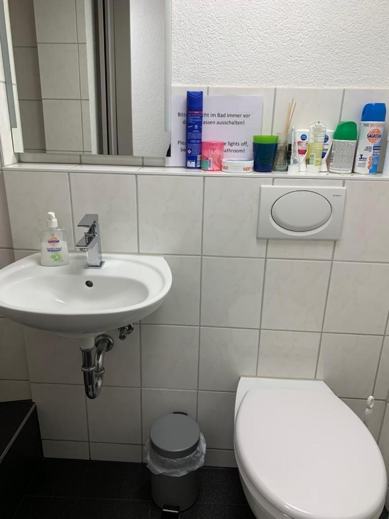 Guenstiges Privatzimmer لاروش المظهر الخارجي الصورة