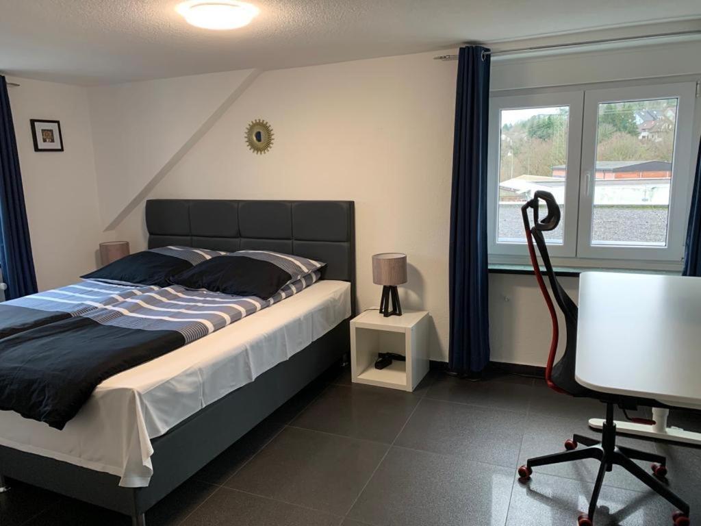 Guenstiges Privatzimmer لاروش المظهر الخارجي الصورة