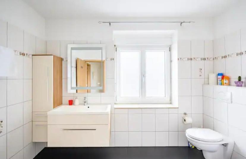 Guenstiges Privatzimmer لاروش المظهر الخارجي الصورة