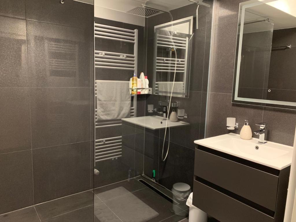 Guenstiges Privatzimmer لاروش المظهر الخارجي الصورة